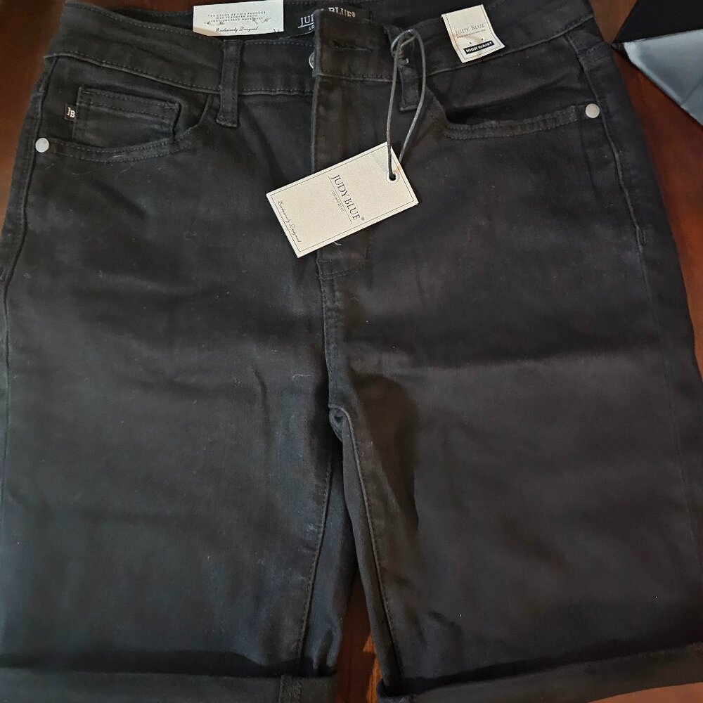 Judy Blue NWT Bermuda shorts